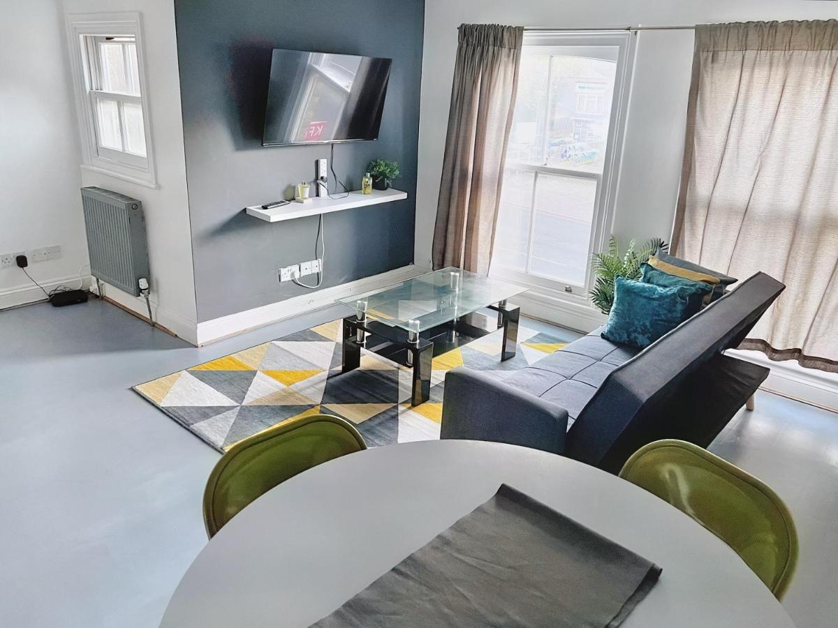 Lovely 2-Bedroom Serviced Apartment Greater London Exterior photo