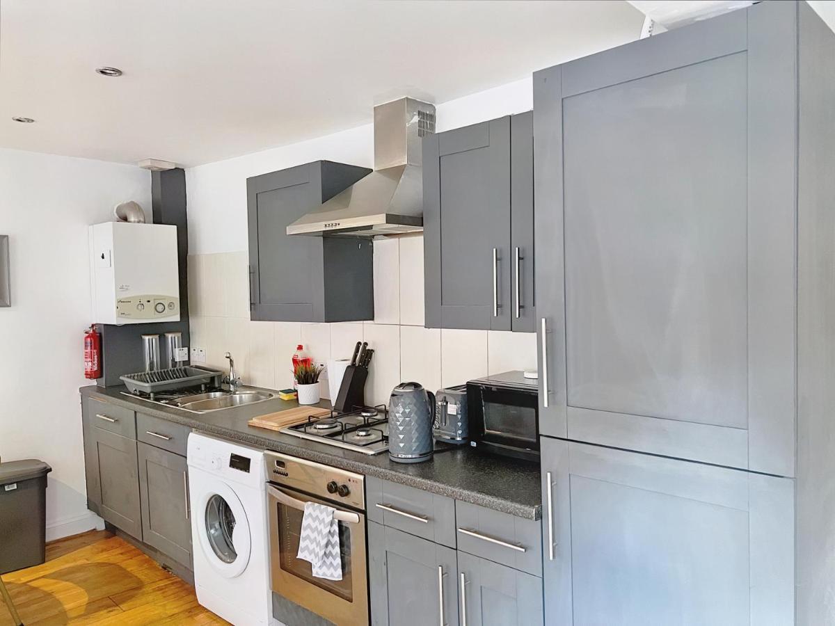 Lovely 2-Bedroom Serviced Apartment Greater London Exterior photo