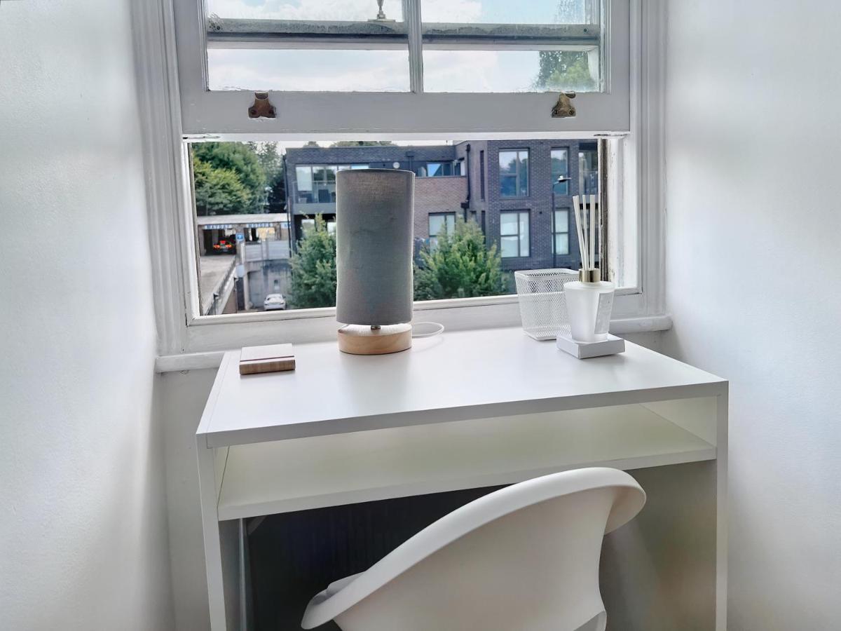 Lovely 2-Bedroom Serviced Apartment Greater London Exterior photo